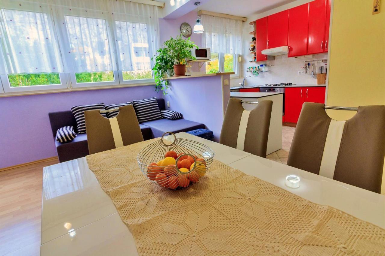 Apartment Anita Omis Exterior photo